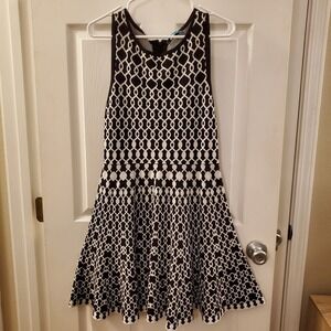 Alice Olivia sweater dress est sz Med? Blk/wht geometric a-line classic retro